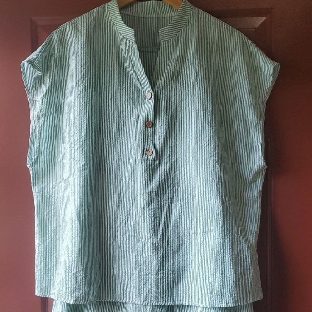SHEIN Green and White Seersucker  Striped Short Set - Picture 2 of 12